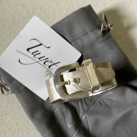 Tuyet buckle bracelet